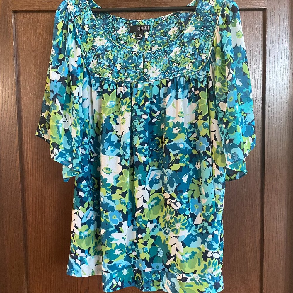 Womens 2X top (Blue/Green/White floral)